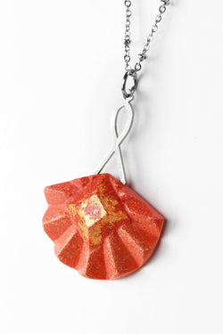 Statement long pendant chain in stainless steal and gold leaf 24 carats named Cancan and coral red resin color