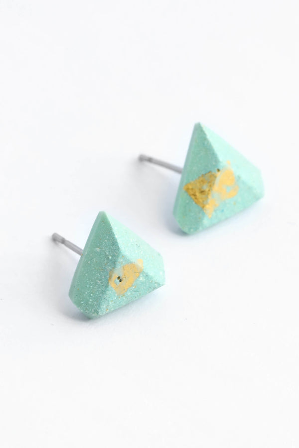 Imperfect Diamant Small Triangle Earrings