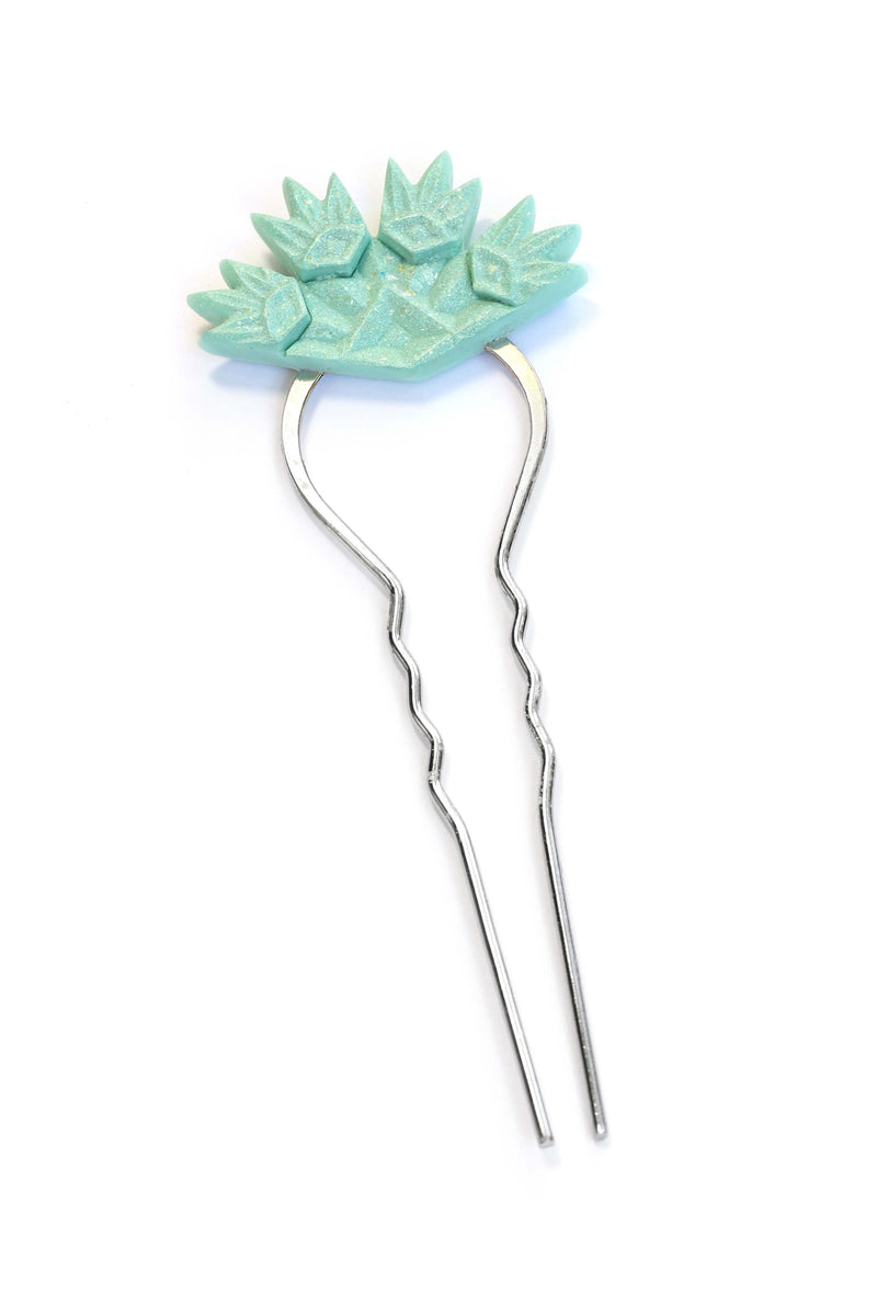 Bijoux Pépine’s handmade hairpin Flabellum in mint resin and stainless steel metal bar