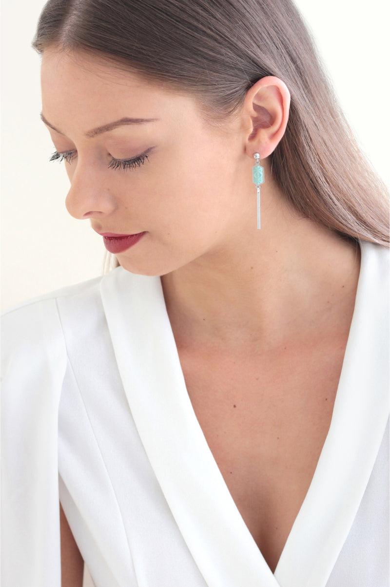 model wearing Bijoux Pépine’s handmade Nova stud earrings in mint green