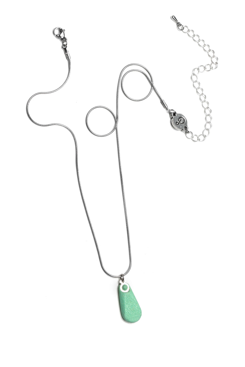 Rosée teardrop adjustable length necklace in mint green color substainable resin and hypoallergenic stainless steel, handmade process