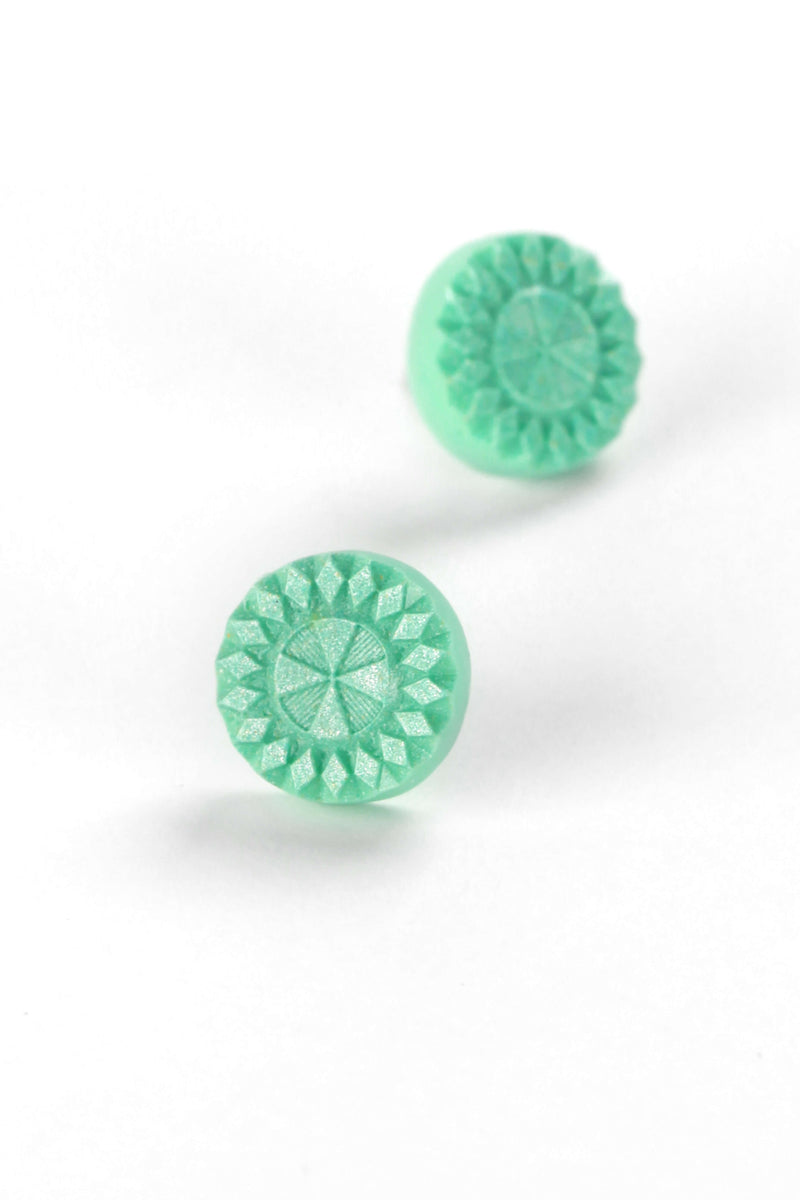Altaïr studs earrings round shape hypoallergenic stainless steel mint green color resin