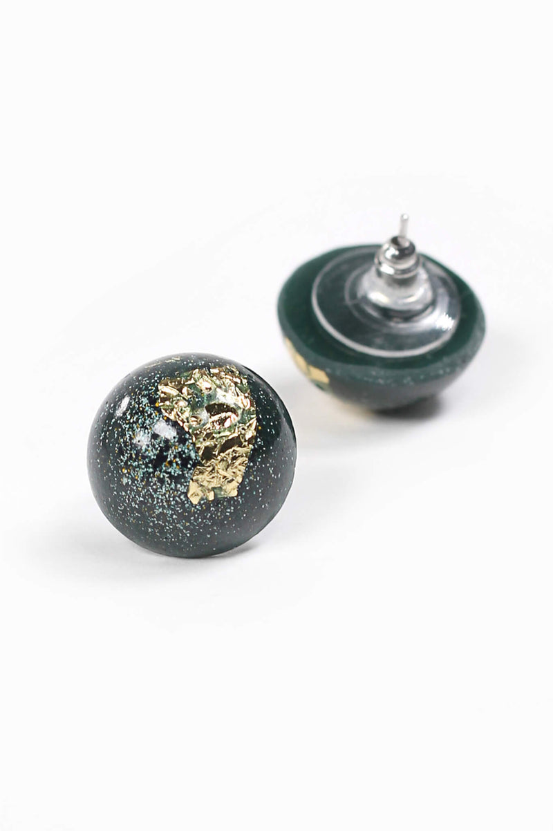 Astral color green forest studs and 24 kt gold leaf spherical studs handmade in France, Dunkerque