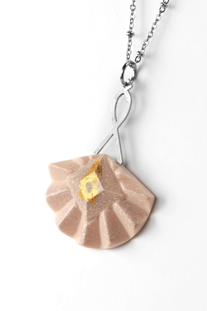 the handmade statement jewelry long pendant chain in stainless steal with gold leaf 24 carats named Cancan and beige eco-friendly resin color