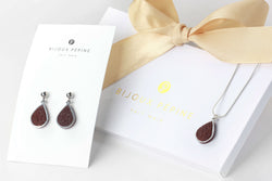 Candide jewelry set parure with earrings studs and teardrop adjustable length necklace in burgundy color resin and hypoallergenic stainless steel