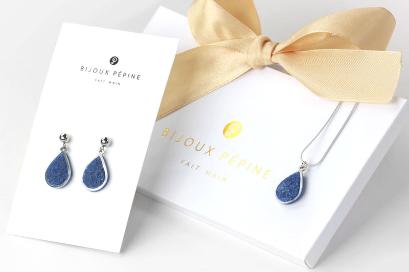 Candide jewelry set parure with earrings studs and teardrop adjustable length necklace in blue indigo color resin and hypoallergenic stainless steel