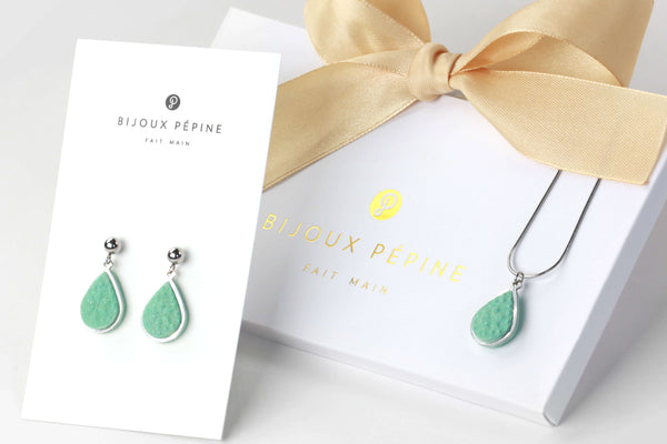 Candide jewelry set parure with earrings studs and teardrop adjustable length necklace in green aqua mint color resin and hypoallergenic stainless steel