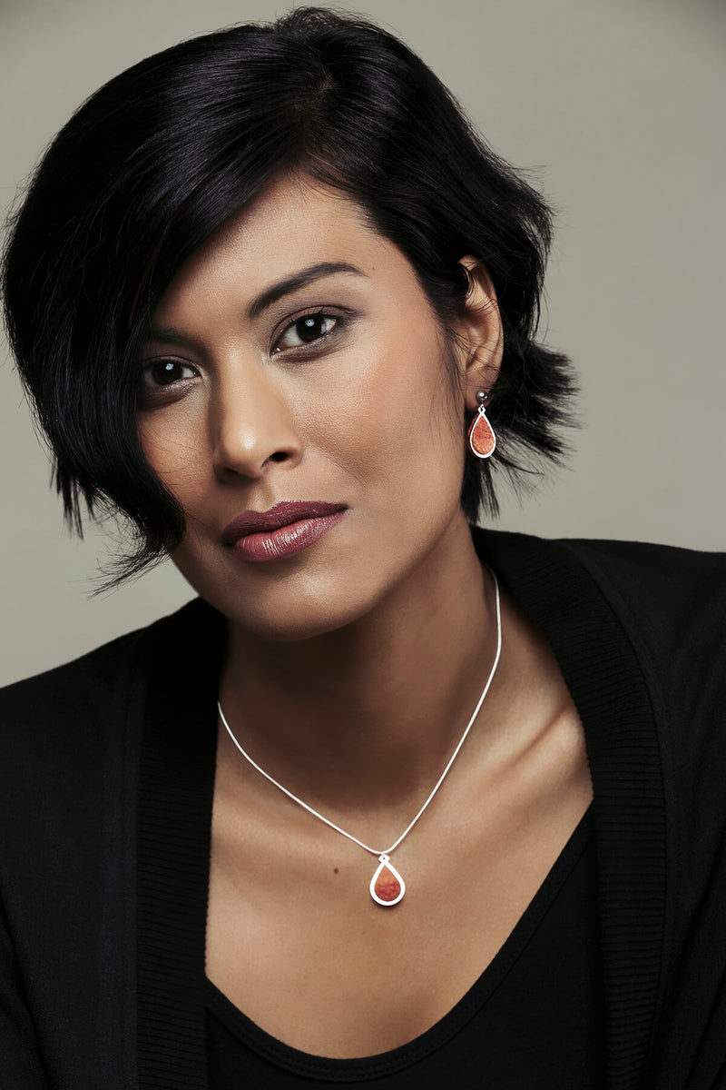 model wearing coral red Candide teardrop stud earrings and necklace by Bijoux Pépine Montreal