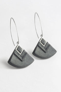 Cléopâtre handmade statement earrings, in black resin and hypoallergenic stainless steel