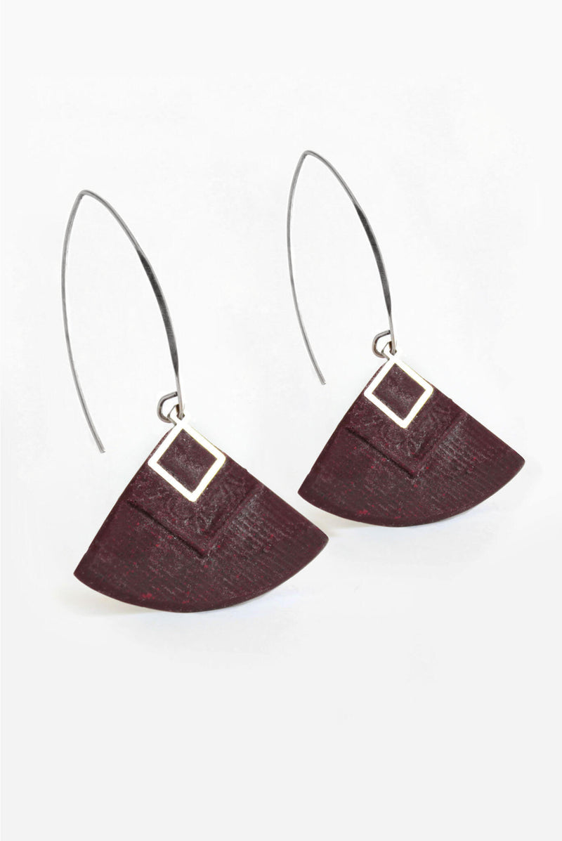 Cléopâtre handmade statement earrings, in burgundy red resin and hypoallergenic stainless steel