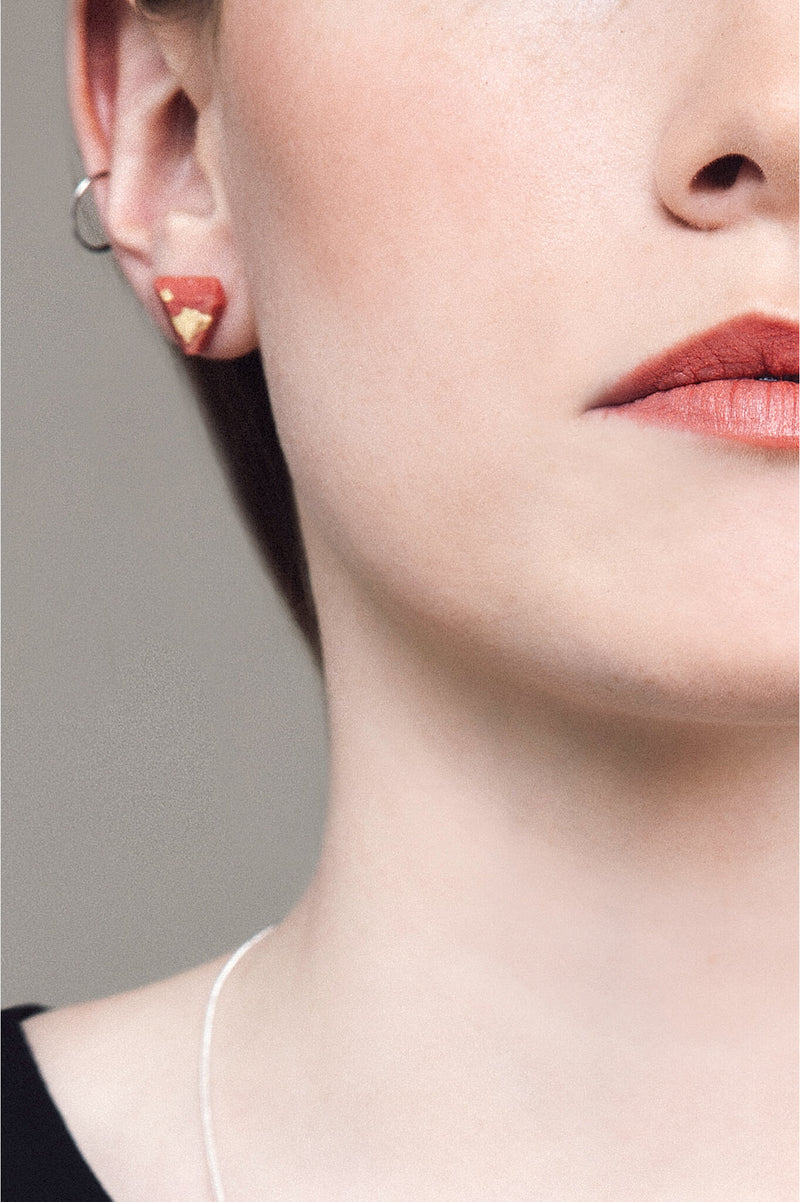 model wearing Bijoux Pépine's coral red resin and gold leaf Diamant earrings