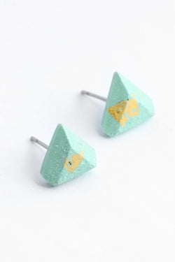 Imperfect Diamant Small Triangle Earrings
