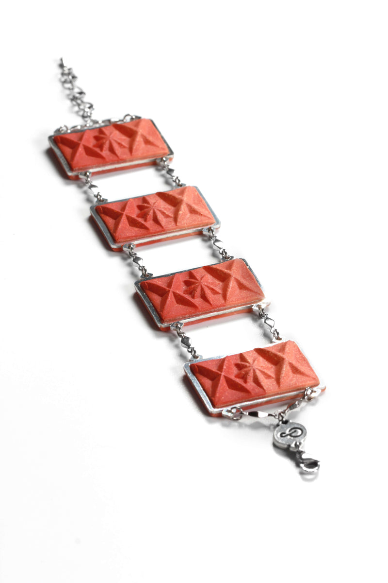 mise à plat mode du Dihya de Bijoux Pépine, bracelet et collier de luxe en résine de corail rouge et acier inoxydable hypoallergénique