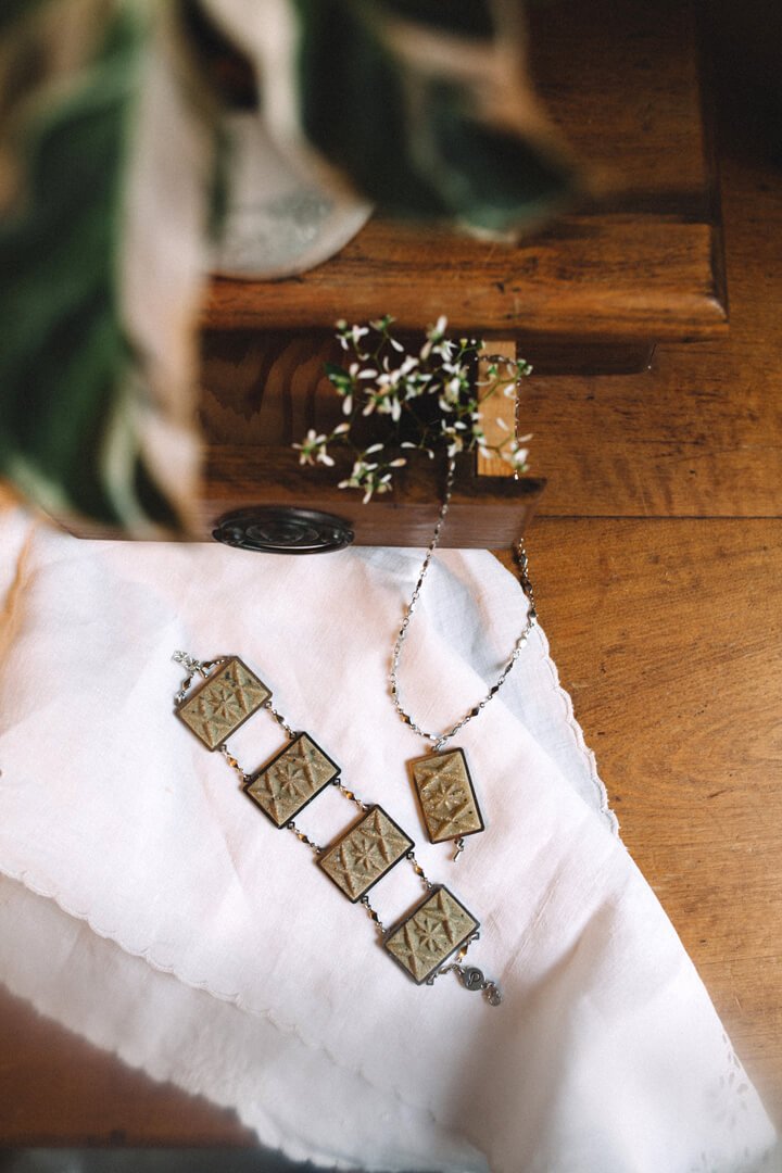 flat lay of Bijoux Pépine's Dihya, handmade luxury bracelet and necklace in matcha green resin and hypoallergenic stainless steel
