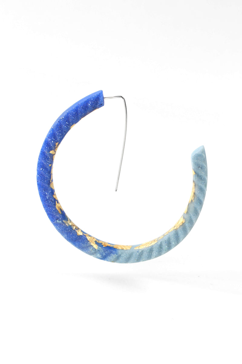 Ouroboros, light hoop earrings in indigo blue resin, gold leaf and hypoallergenic stainless steel