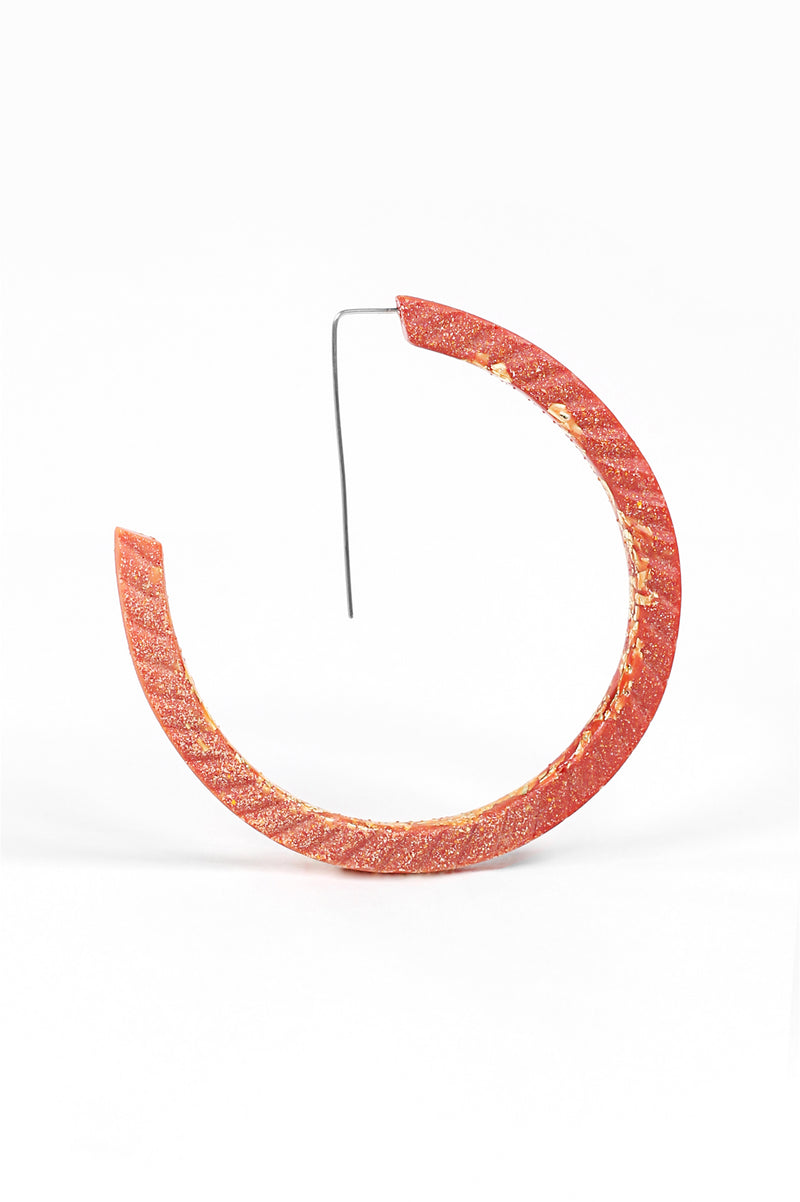 Ouroboros, light hoop earrings in coral red resin, gold leaf and hypoallergenic stainless steel