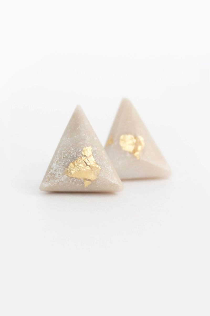 Bijoux Pépine's hypoallergenic Pyramide triangle shape studs in beige with sustainable resin and 24 carats gold leaf