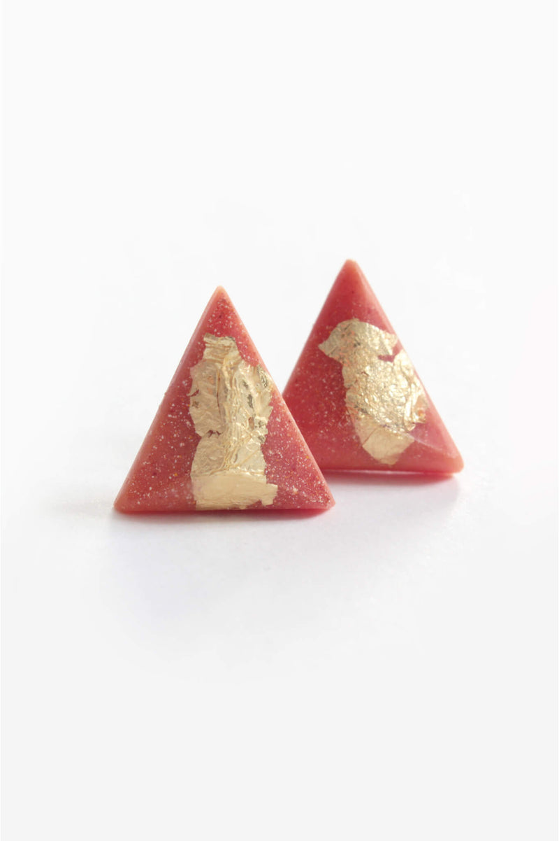 Bijoux Pépine's hypoallergenic Pyramide triangle shape studs in red orange coral with sustainable resin and 24 carats gold leaf