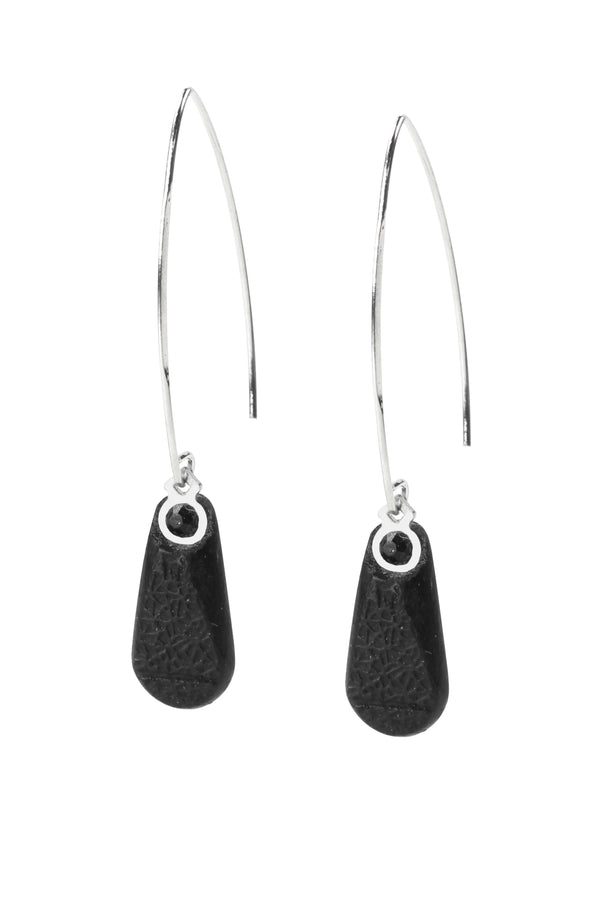 Rosée long earrings in black color eco-friendly resin and hypoallergenic stainless steel