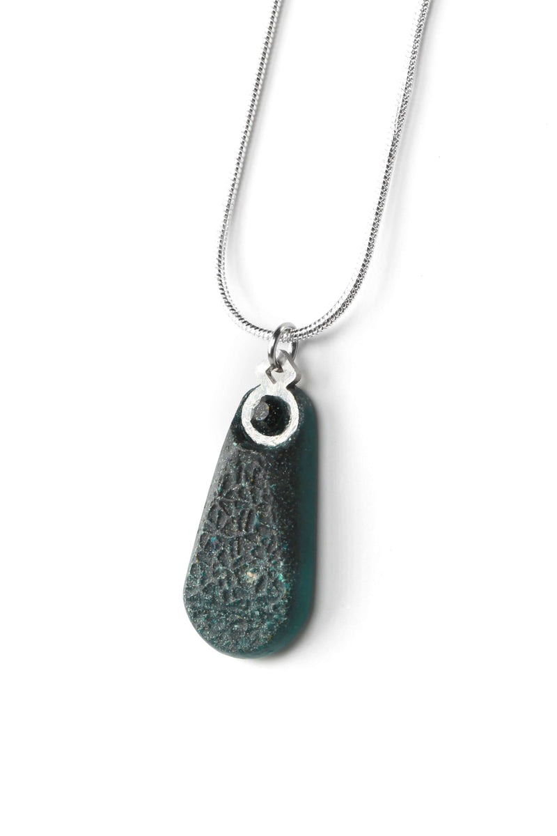 Rosée necklace with its adjustable chain and its forest green color in eco-responsible resin, handmade
