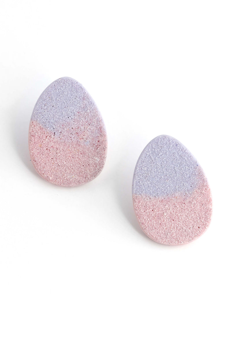 Sangatte, hypoallergenic studs sparkling studs in pastel pink and lilac color sustainable resin